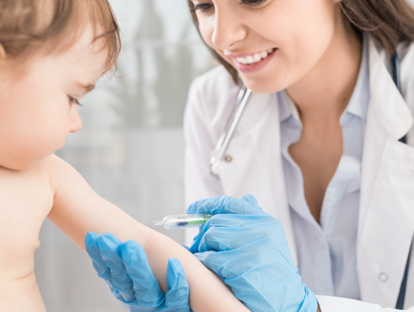 Zasady przechowywania i transportu szczepionek. Czy szczepionkę można przechowywać w domowej lodówce? Co zrobić ze szczepionką po zakupie w aptece?